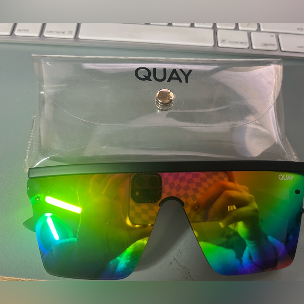 New Quay rainbow Hindsight sunglasses